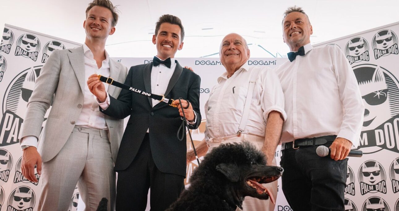La caniche argenté Beast remporte la Palm Dog by Dogami 2022